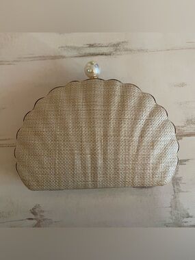 Shiraleah Ariel Minaudiere Seashell Clutch Neutral